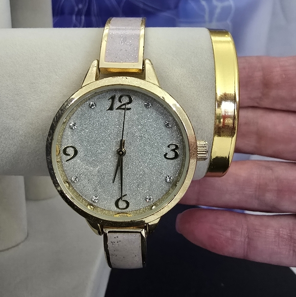 Accessories - ***GIVEY***  Beautiful Gold and Cream Inlay Watch with Glitter Dial